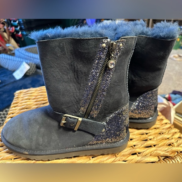 UGG Australia Women's 8 - Navy Blue Suede Boots - Picture 2 of 13